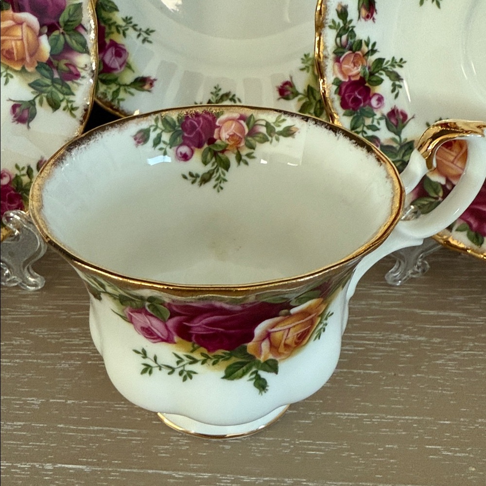 VINTAGE ROYAL ALBERT 1962 Old Country Roses Four Piece Tea Set - Picture 4 of 12